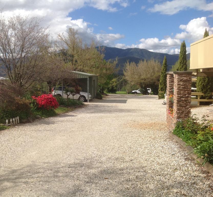 Bogong Moth Motel Mount Beauty Exterior photo
