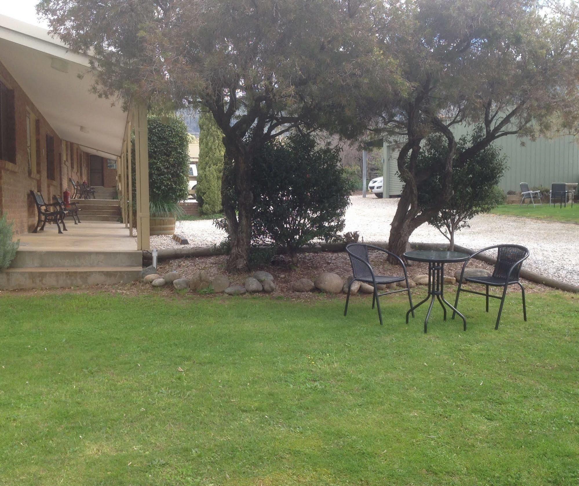 Bogong Moth Motel Mount Beauty Exterior photo